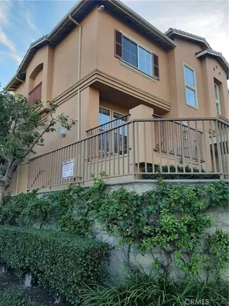 Rent this 3 bed condo on 490 West Summerfield Circle in Anaheim, CA 92802