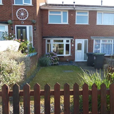 Rent this 3 bed townhouse on 33 Broad Oak Drive in Stapleford, NG9 7AX