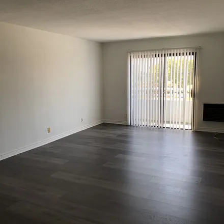 Image 4 - 1023 North Wilton Place, Los Angeles, CA 90038, USA - Apartment for rent