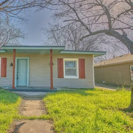Buy this 3 bed house on 1725 Birdell Street in Fort Worth, TX 76105