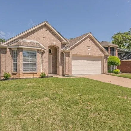 Image 2 - 599 Oakbrook Drive, Burleson, TX 76028, USA - House for sale