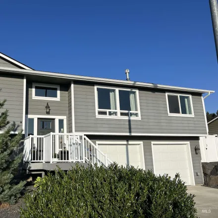 Buy this 4 bed house on 1803 Koda Court in Moscow, ID 83843