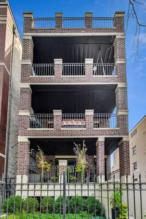 Buy this 3 bed condo on 1519 N Cleveland Ave Apt 3 in Chicago, Illinois