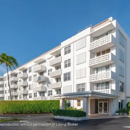 Rent this 1 bed condo on fish cleaning stand with running water in South Ocean Boulevard, Palm Beach