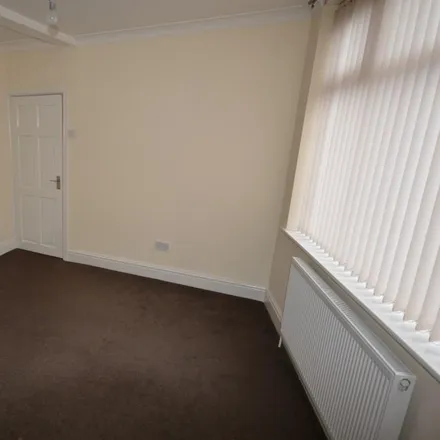 Image 5 - Manchester Road, Pendlebury, M27 4UP, United Kingdom - Apartment for rent