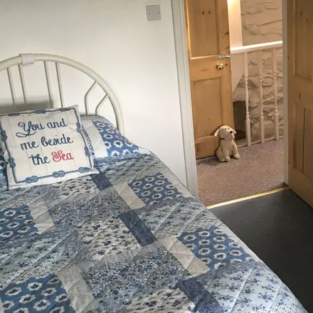 Rent this 3 bed townhouse on Llandwrog in LL54 7EW, United Kingdom