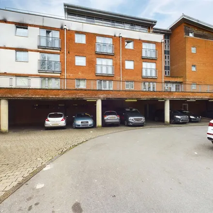 Image 3 - White Close, Slough, SL1 3TU, United Kingdom - Apartment for rent