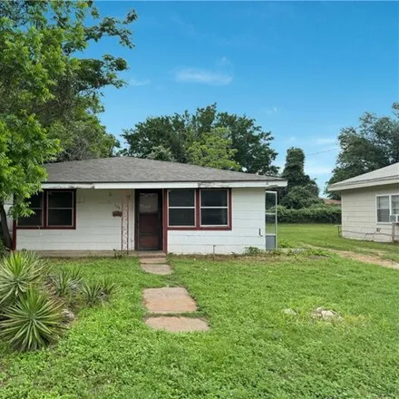 Buy this 2 bed house on 558 Calumet Avenue in Waco, TX 76704