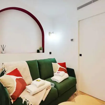 Rent this 1 bed apartment on 61 Avenue de Wagram in 75017 Paris, France