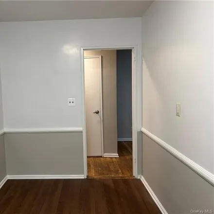 Image 3 - Valentine Gardens, Building 3 of 5, 517 Riverdale Avenue, Lowerre, City of Yonkers, NY 10705, USA - Apartment for sale