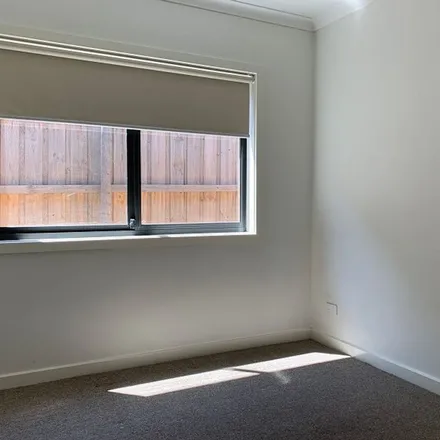 Image 2 - Manna Gum Drive, Pakenham VIC 3810, Australia - Apartment for rent