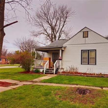 Buy this 2 bed house on 121 West Bruton Street in Centralia, MO 65240