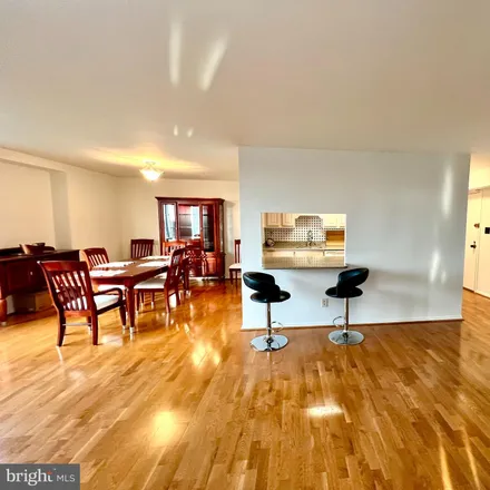 Image 6 - 102 Decoverly Drive, Gaithersburg, MD 20878, USA - Condo for sale