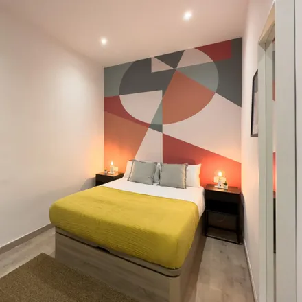 Rent this 5 bed room on Carrer de Viladomat in 137, 08001 Barcelona