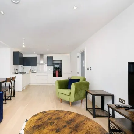 Image 2 - Carta House, Rusham Road, Egham, TW20 9LS, United Kingdom - Apartment for rent