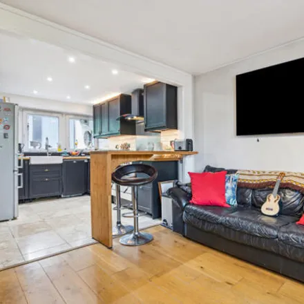 Image 2 - Castlemaine Tower, Culvert Road, London, SW11 5BD, United Kingdom - Apartment for sale