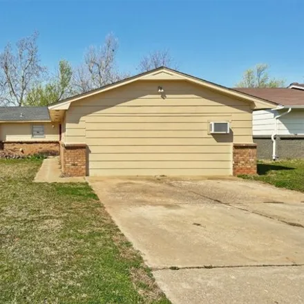 Image 3 - 1277 Lauren Lane, Midwest City, OK 73110, USA - House for sale