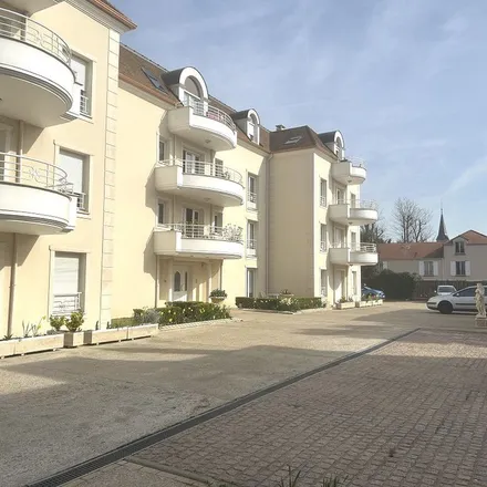 Rent this 3 bed apartment on 157 Route de Corbeil in 91700 Sainte-Geneviève-des-Bois, France