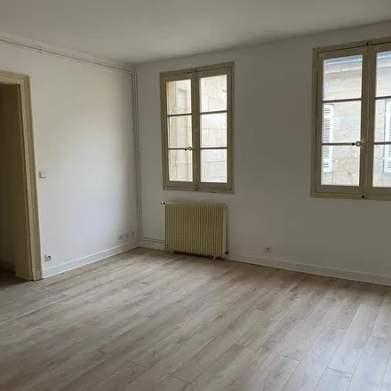 Rent this 3 bed apartment on 4 Rue de Cursol in 33000 Bordeaux, France