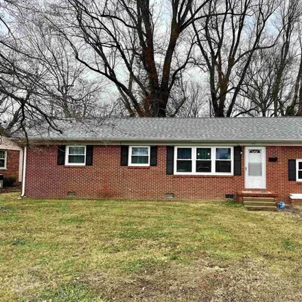 Buy this 4 bed house on 935 East Walnut Street in Mayfield, KY 42066