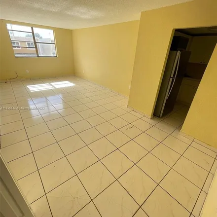 Image 4 - 606 West 81st Street, Hialeah, FL 33014, USA - Apartment for rent