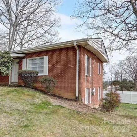 Image 3 - 1020 West Gilbert Street, Barker Heights, Henderson County, NC 28792, USA - House for sale