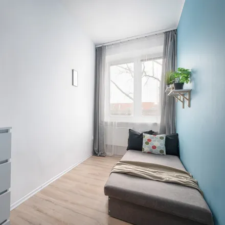 Rent this 5 bed room on Puławska 116 in 02-620 Warsaw, Poland