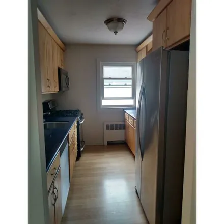 Image 8 - 5438 Valles Avenue, New York, NY 10471, USA - Apartment for rent