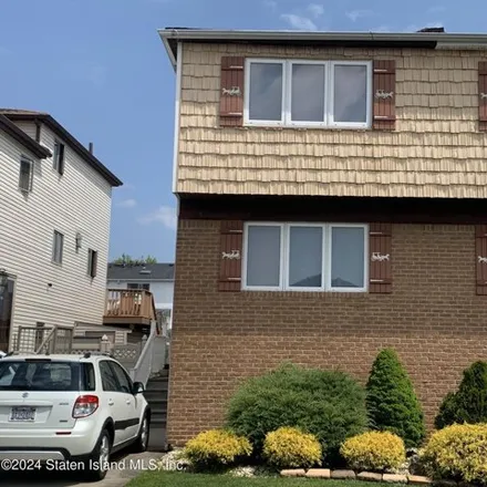 Buy this 3 bed house on 495 Buel Avenue in New York, NY 10305