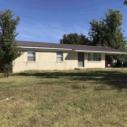 Rent this 3 bed house on Lawrence Memorial Hospital in 1309 West Main Street, Walnut Ridge