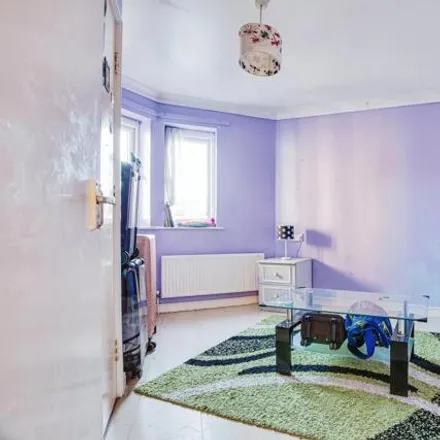 Image 7 - 3-33 Woodger Road, London, W12 8NW, United Kingdom - Apartment for sale