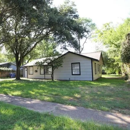 Image 2 - Church of Christ, 22nd Avenue North, Texas City, TX 77590, USA - House for sale