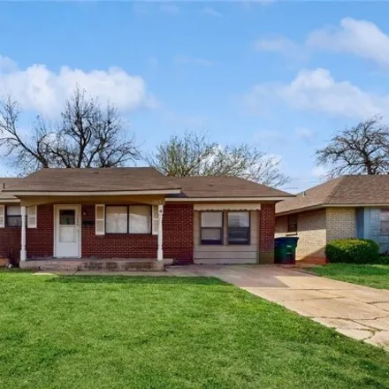 Buy this 3 bed house on 1339 Lawton Street in Moore, OK 73160