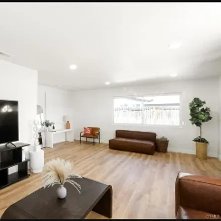 Image 3 - 4975 Benito Street, Montclair, CA 91763, USA - Room for rent