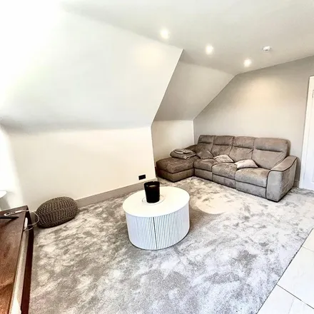Rent this studio apartment on 88 Fellows Road in London, NW3 3JG