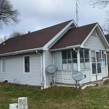 Buy this 3 bed house on 1918 Starkweather Street in Flint, MI 48506