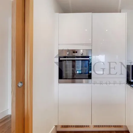 Image 3 - George View House, 36 Knaresborough Drive, London, SW18 4GT, United Kingdom - Apartment for rent
