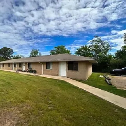 Buy this 4studio house on Lakeside Drive in Pittsburg, TX 75686