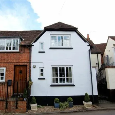 Buy this 2 bed house on London Road in Odiham, RG29 1AA