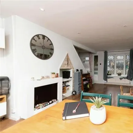 Image 3 - Lea Close, Newport, NP20 7TU, United Kingdom - Townhouse for sale