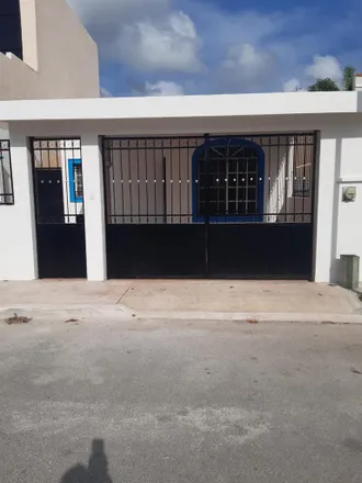 Buy this studio house on Avenida del Lago in Gran Santa Fe I, 77534 Cancún