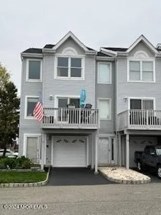 Rent this 2 bed townhouse on 61 Vista Shores in Union Beach, Monmouth County