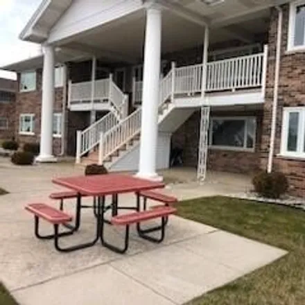 Buy this 1 bed condo on 398 South Ferry Street in Ludington, MI 49431