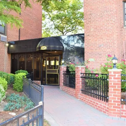 Buy this 3 bed condo on 145 Lincoln Avenue in New York, NY 10306