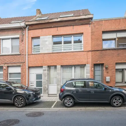 Rent this 3 bed apartment on Kerkhofstraat 28;28A in 9140 Temse, Belgium