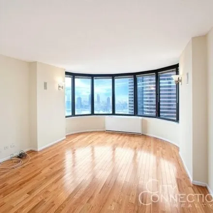 Image 2 - 330 E 38th St Apt 36L, New York, 10016 - House for rent