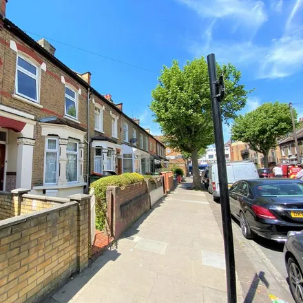 Rent this 4 bed townhouse on St Martin's Avenue in London, E6 3DX