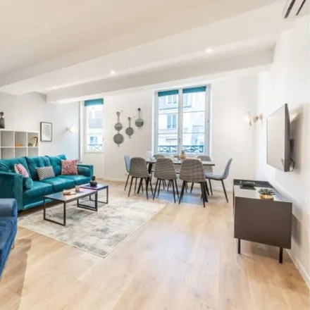 Rent this 3 bed apartment on Paris