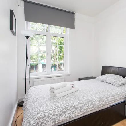 Rent this 3 bed room on 103 Lancaster Road in London, W11 1PR