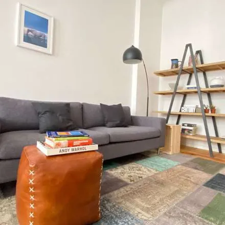 Rent this 1 bed apartment on Wahrhaft Nahrhaft in Revaler Straße 16, 10245 Berlin